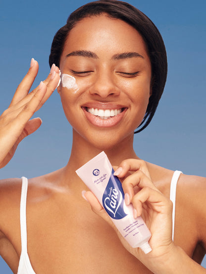 Model using Lanolips Face Base Day Cream Lanolin + Vitamin E on their face. Made rich lanolin, vitamin e, milk and collodial oatmeal to nourish even the driest skin. 